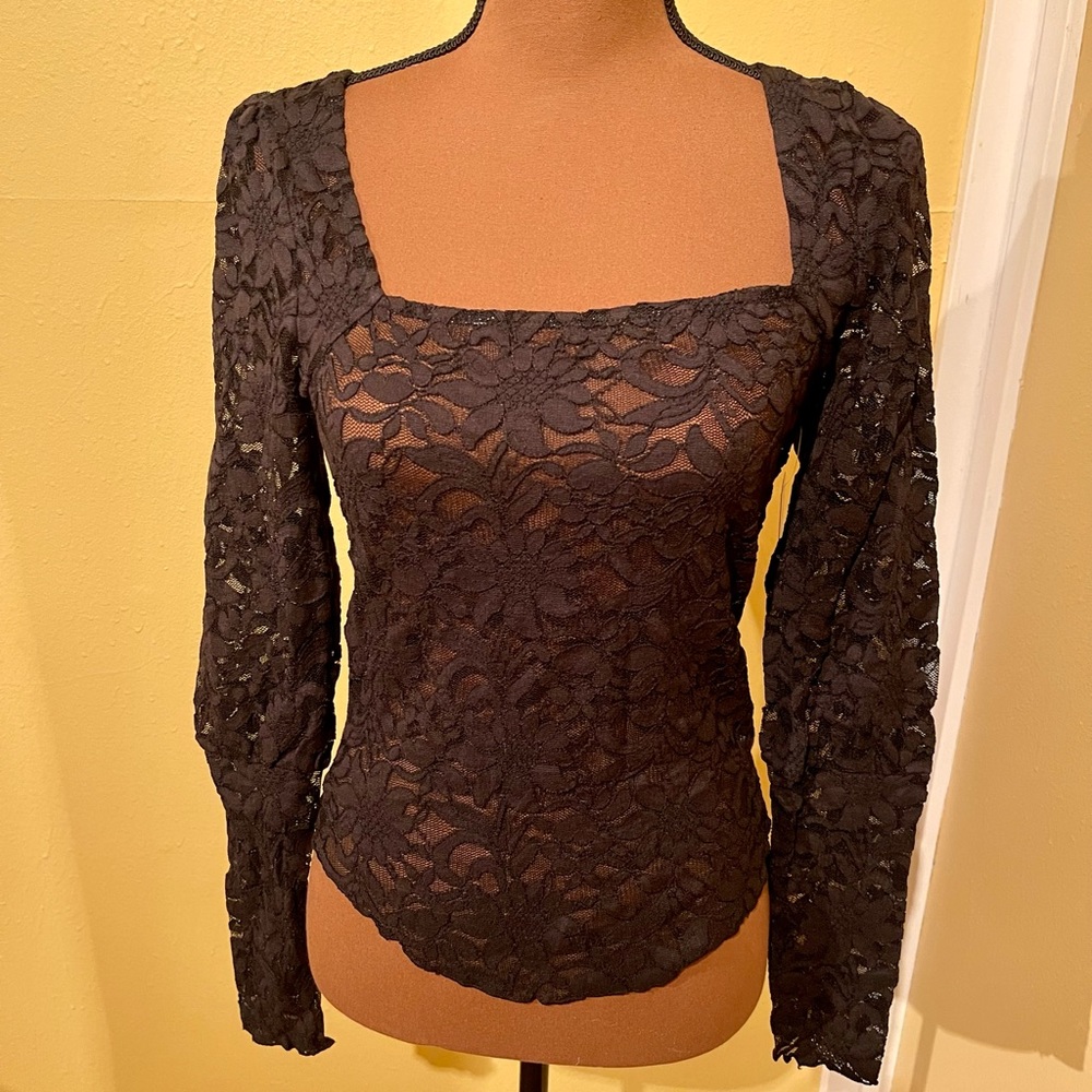 Free People NWT Medium-Black Lace, cute tapered sleeves.